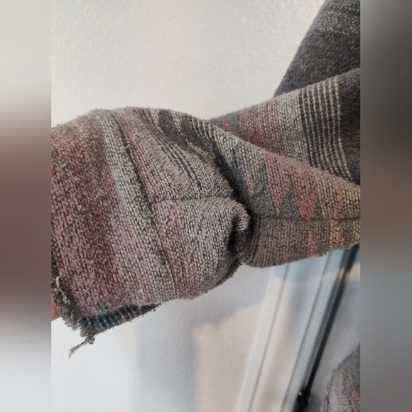 XL Aztec Patterned Shacket - Picture 6 of 9